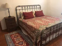 Pine Grove Cottage - Romantic Getaway on Private Lake