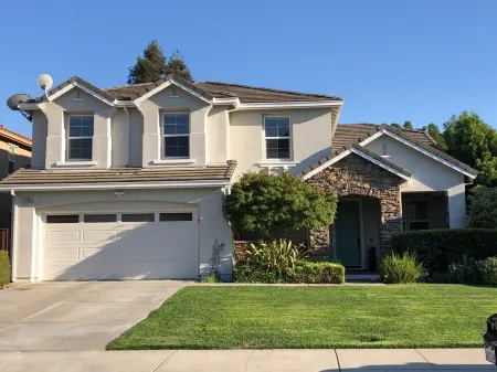 Joyful Retreat: Spacious 4-Bedroom Oasis to Relax & Unwind