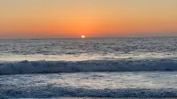 BEACH BLOCK freshly updated condo steps to the boardwalk, restaurants & shopping