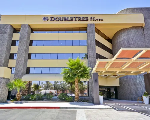 DoubleTree by Hilton Phoenix North Hotels near North Mountain