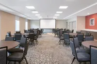 هوم 2 سويتس باي هيلتون سميث فيلد، آر آي فنادق في سميثفيلد