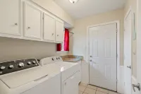 4bd Near Airport & Downtown - Volleyball - Games