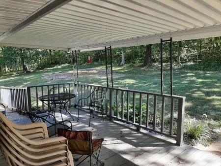 Secluded 2 bedroom home close to Hermann