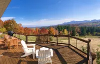Endless Mountain Views & Outdoor Hot Tub. 8 miles to downtown Windham & Skiing!