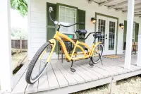 NEW - Adorable Cottage w/ Full Kitchen/ Free Tandem Bike