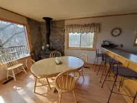 Dunndee's Lakefront-Private Setting-Huge Lake View Hotels in Township 1