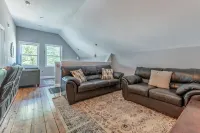 Rustic-Modern Barn Retreat Near OOB Beach & Pier