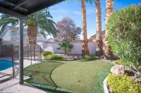 Modern 4BR Haven + Pool/Spa Hotels near Joshan Filipino Oriental Market