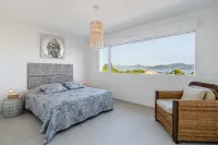 Apartment near the Madrague harbor. Sublime sea view Hotels in Giens