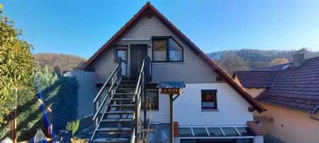 Kleine Gemütliche Dachgeschosswohnung Bino