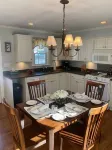 Charming Meadow View Cottage in heart of historic Dorset VT! Pet friendly!