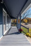 Beautiful Renovated Townhome w/parking