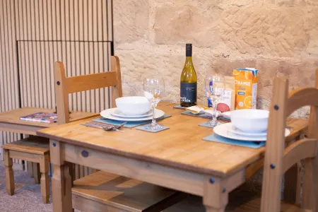 CROSS HOUSE APARTMENT Dog Friendly Barn Conversion in the Heart of Warkworth Отели рядом с достопримечательностью «Warkworth Golf Club»