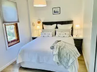 Exquisite Country Cottage in Private Rural Setting.