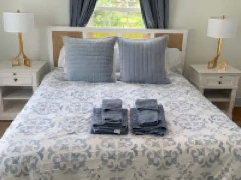 Cozy Cottage in Historic Willowbank Hotels in Georgetown