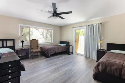 Over 3,000 Feet of Desert Oasis-Perfect for Friends & Family. Free Tesla Charger Hotels near Yucca Valley Elementary School