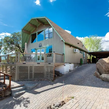 Cozy Boulder Cabin• Minutes to Downtown Whiskey Row and Rodeo• Views• Hot Tub