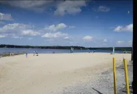 Stunning 6 bdrm Pocono Chalet, new Hot Tub & 2 blocks to lake and pools.