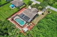 Tropical Paradise with a private pool in Port Saint Lucie, Florida Walmart Supercenter附近的飯店