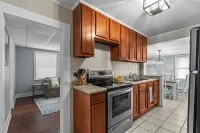 The Teal Door is a 3 Bedroom 1 Bath Unit. Sleeps 6. Linens Included!