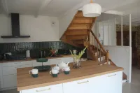 Maison de Vacances à 50m de la Plage Hotels in Sibiril