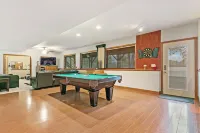 Beautiful and spacious lakefront home! Close to everything!
