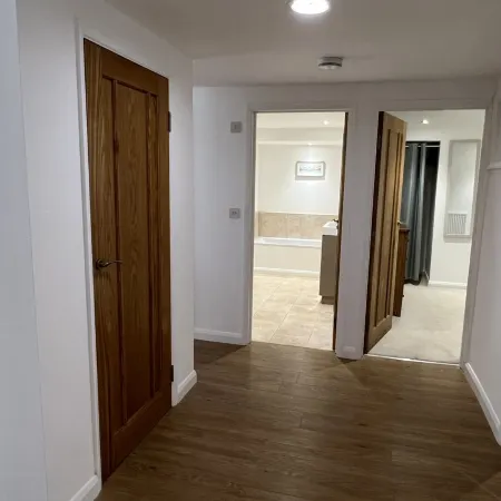 Luxury 3 bed apartment a few minutes walk from beach, harbour and town!