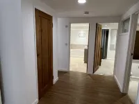 Luxury 3 bed apartment a few minutes walk from beach, harbour and town!