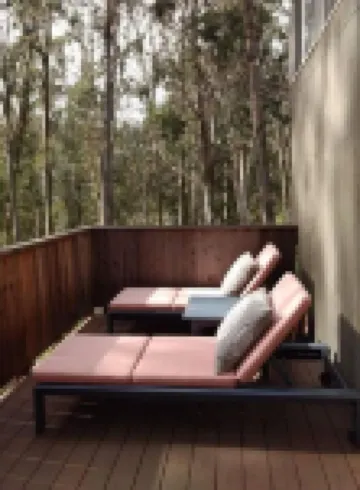 Haven in the trees, minutes from hiking trails