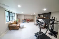 Secluded luxury House in the Hills w/king bed