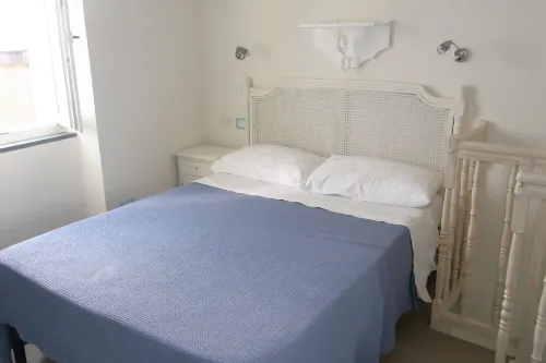 A few meters from the sea, with sea view balconies in the 5 Terre park.