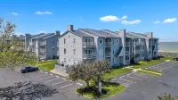 2Bd/1Ba, Lake/Riverview Condo; discounts for longer stays