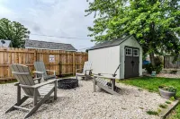 Modern pet friendly house near Starved Rock! Fully fanced yard!