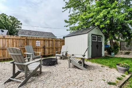 Modern pet friendly house near Starved Rock! Fully fanced yard! Отели в г. Оттава