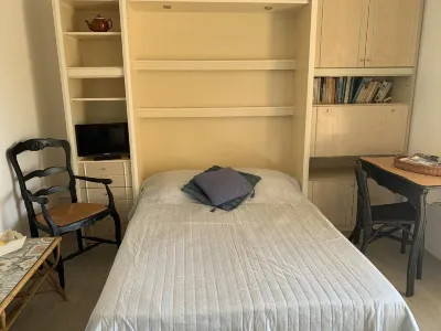 Cozy, bright, facing the Bay of Portissol