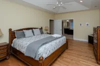 Sweet Retreat is perfect for gathering with family and friends-close to beach