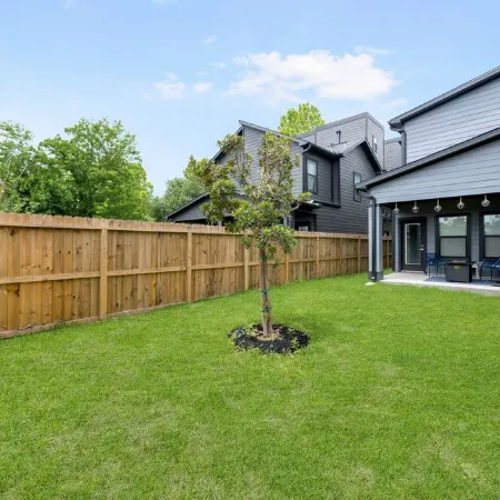 Contemporary-3 Bedroom-Rooftop in the Heart of Downtown Conroe
