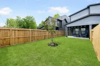 Contemporary-3 Bedroom-Rooftop in the Heart of Downtown Conroe Các khách sạn gần Heritage Museum of Montgomery County