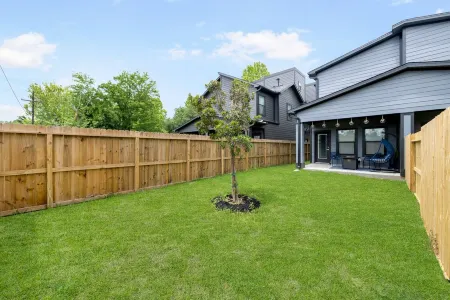 Contemporary-3 Bedroom-Rooftop in the Heart of Downtown Conroe