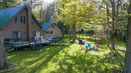 Lake View Cozy Stays for Every Adventure, Live Like a Local,Next 2 Fishing Site.