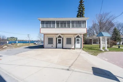 Riverview Townhouse IV in Downtown Alexandria Bay