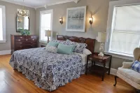 The Grand Colonial Manor on East 11th - 3 Kings!
