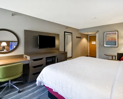Hampton Inn Seattle-Southcenter Hotels near Foster Golf Links