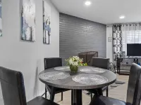 Beautiful remodeled 2 bedroom, walking distance from Downtown with AC Hotels in Olympia