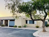 Cool & Comfy Tempe Townhome - Walk to Sloan Park, min to ASU, Town Lake or Mill!