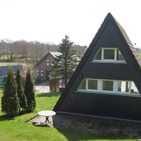 Wild house, cozy wooden house, 850 m² fenced for your dog.