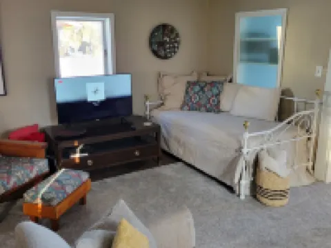 Croton Pond Cottage and dock- pet friendly! Hotels in Croton Township