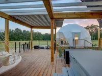 Luxury Glamping Dome “Sol” in countryside with hot/tub near Hot Springs Hotels in Hot Spring County