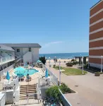 VB Condo,Boardwalk/Oceanfront,Beach, Pool,Kitchen