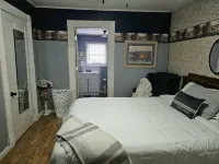 Cute and comfy 1 bedroom with 1 queen bed/private bath
